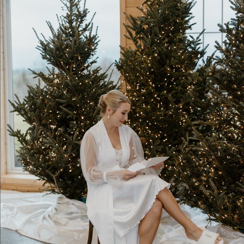 Getting Ready White Robe - Picture 5 of 5